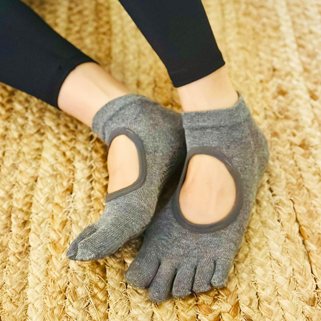 Closed Toe 5 Finger Grip Socks