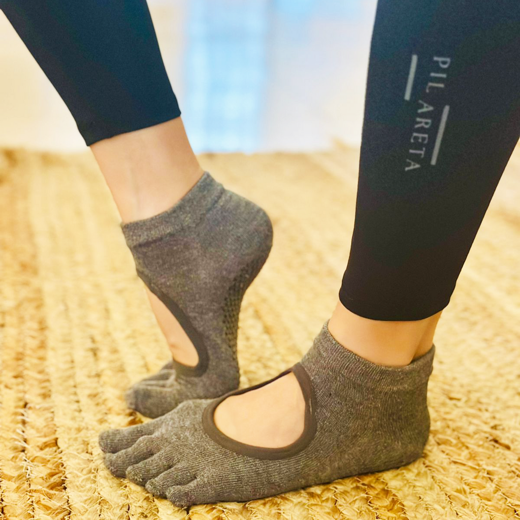 Closed Toe 5 Finger Grip Socks